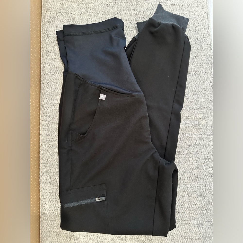 Figs maternity jogger